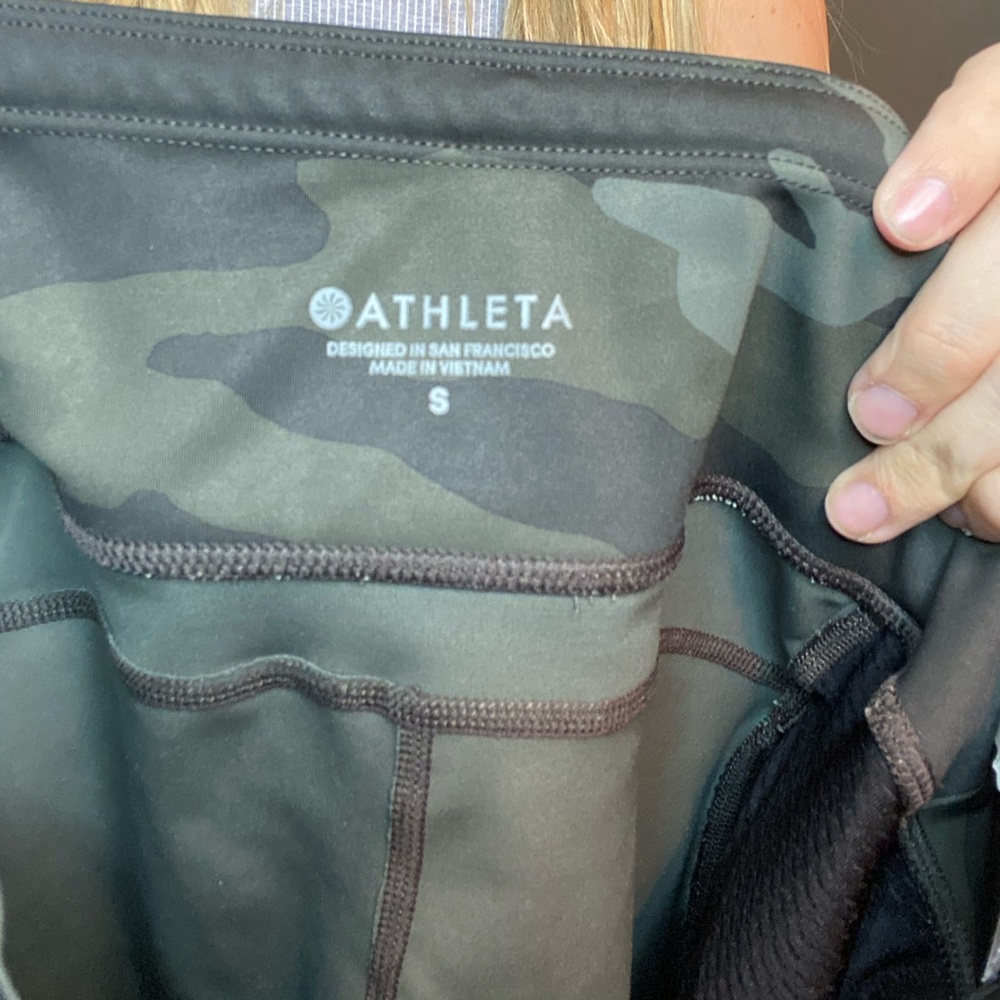 Athleta Camo Contender 7/8 Tight in olive camo - Picture 8 of 9